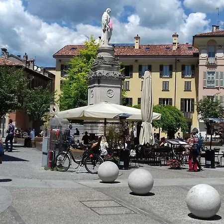 Piazza Mazzini Apartment *